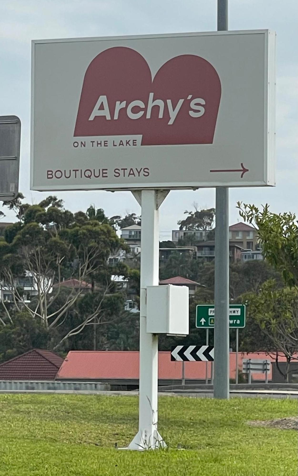 Archy'S On The Lake Burrill Lake Екстериор снимка